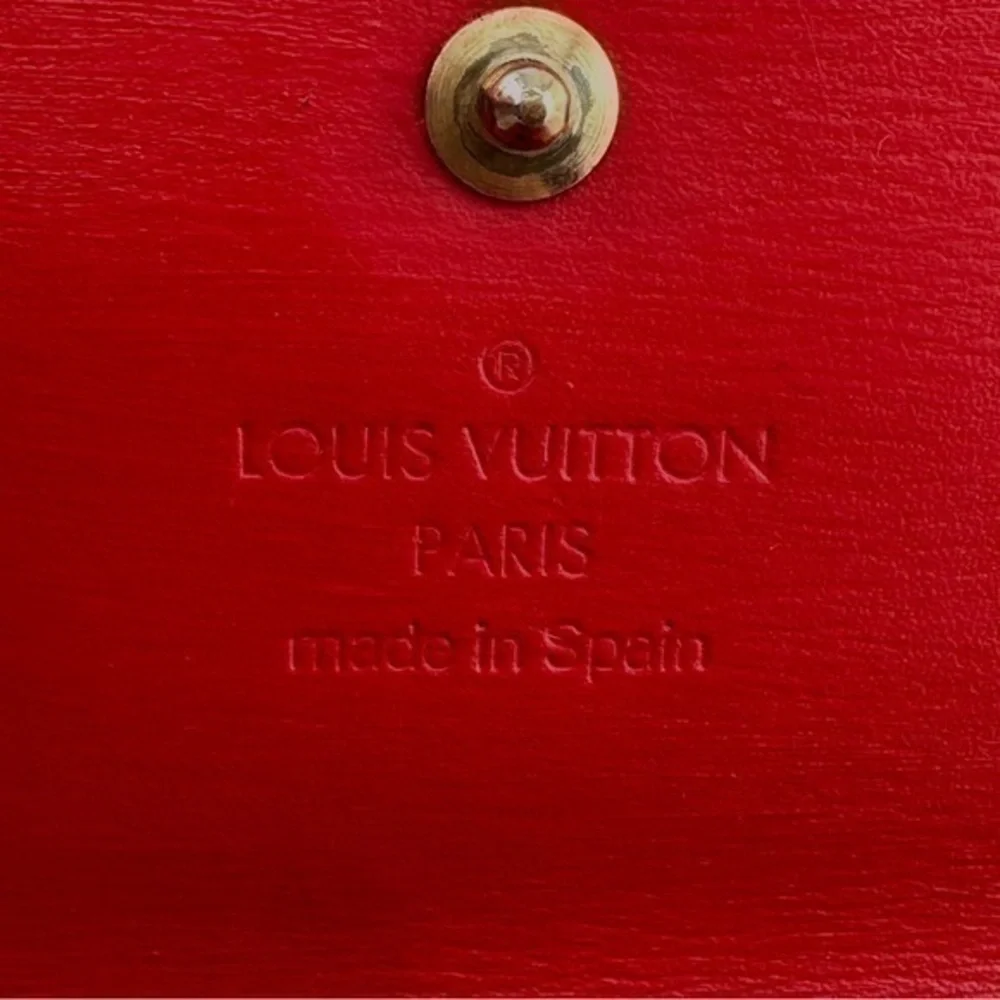 AUTHENTIC Louis Vuitton key holder. Previously owned. Color: Castilian r…